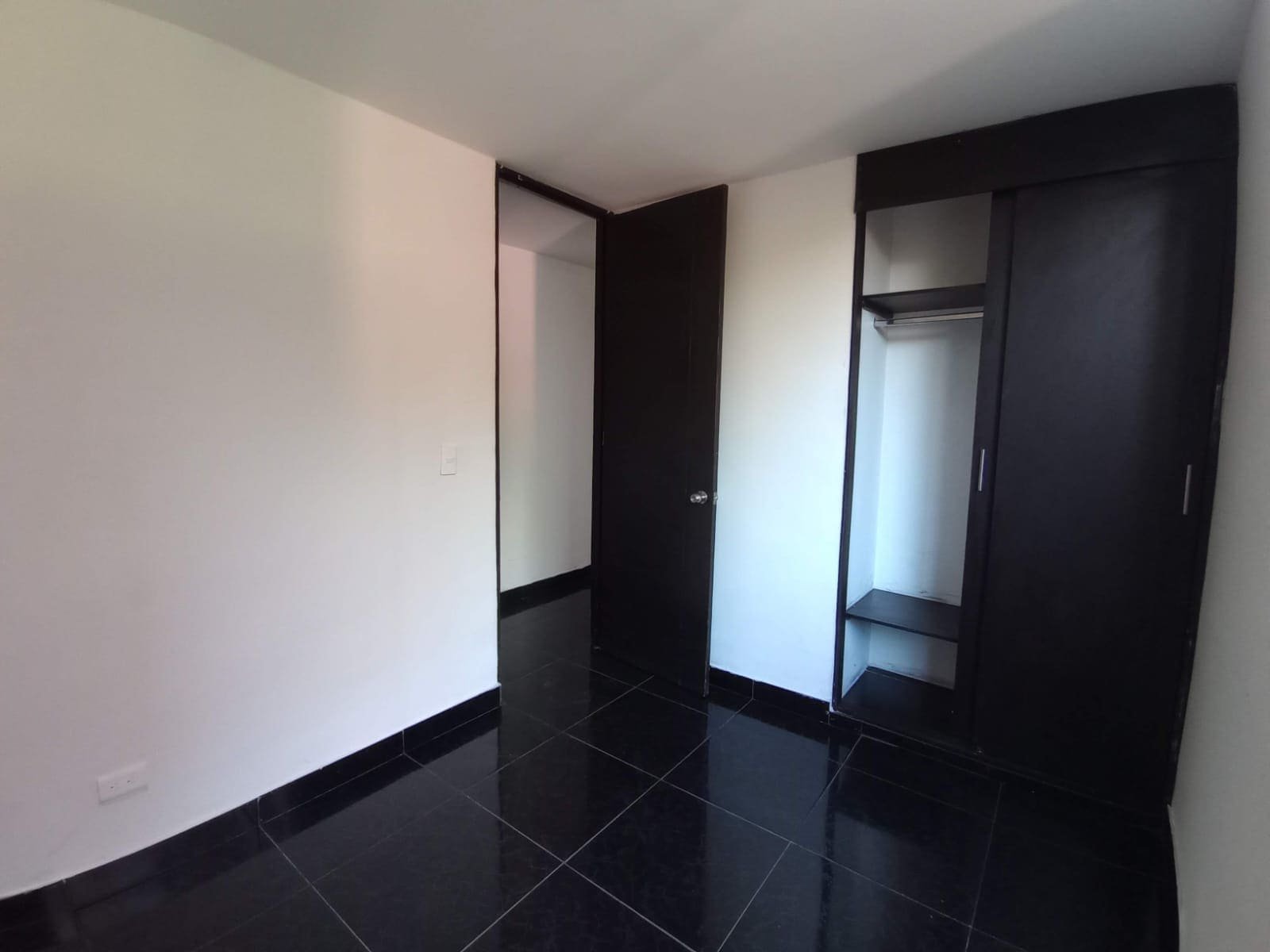 SE VENDE APARTAMENTO - GRAN OPORTUNIDAD DE INVERSION - Image 6